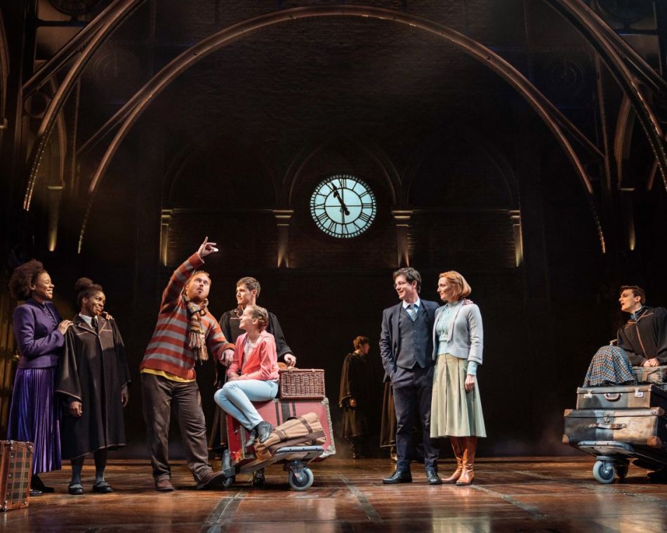 1.-harry-potter-and-the-cursed-child-london-2018-19-photo-credit-manuel-harlan-1140x912